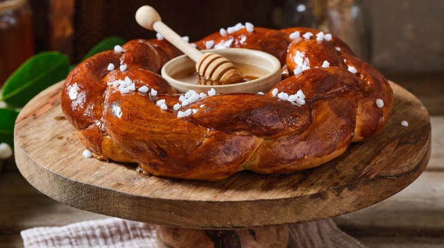 חלת דבש חגיגית לשולחן ראש השנה (צילום: גיל אבירם,מאפה נאמן)