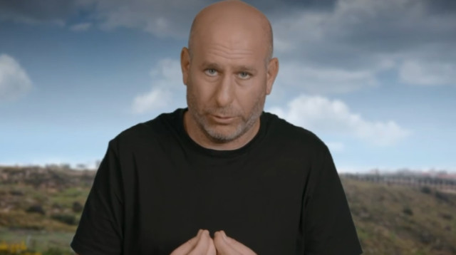 חנוך דאום, "החיים הם תקופה קשה" (צילום: באדיבות קשת 12)