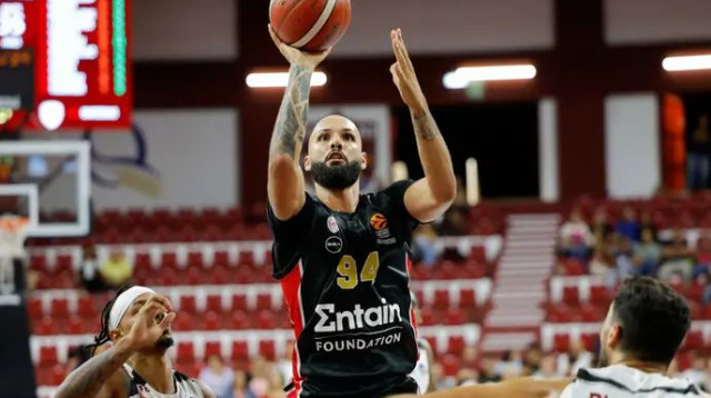 נרגש לקראת הפרק החדש בקריירה. פורנייה (צילום: אתר רשמי, מתוך הטוויטר של אולימפיאקוס)