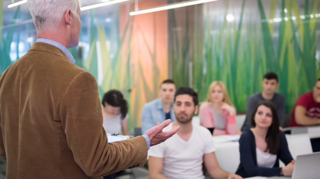 קורס שוק ההון: רשימת הקורסים המומלצים (צילום: FREEPIK)