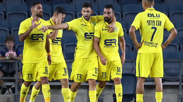 שחקני בני ריינה, עבדאללה ג'אבר, גיא חדידה, איהאב גנאים (צילום: דני מרון)