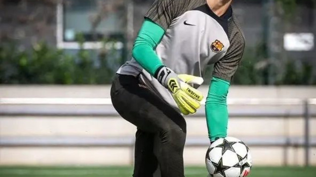 לראשונה בסגל. יעקובישווילי (צילום: אתר רשמי, ברצלונה)