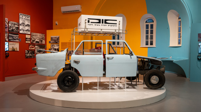 "רכב בסיסי, פשוט במתווה המכני שלו, עם הכי מעט מרכיבים שאפשר לשים באוטו", מתוך תערוכת סוסיתא (צילום: יבגני איידל)