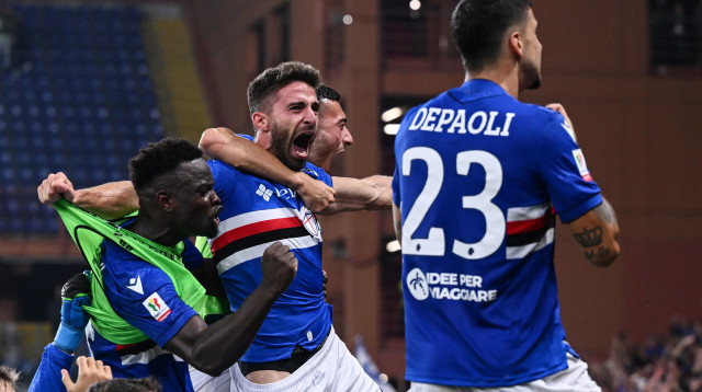 שחקני סמפדוריה חוגגים עם פאביו בוריני (צילום: GettyImages, Image Photo Agency)