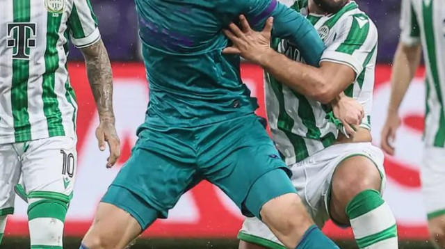 פתיחה מאכזבת. מוחמד אבו פאני מול קספר דולברג (צילום: אימג'בנק  GettyImages, BRUNO FAHY/AFP)