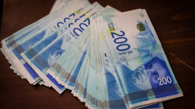 שטרות של 200 שקל (צילום: חיים גולדברג, פלאש 90)