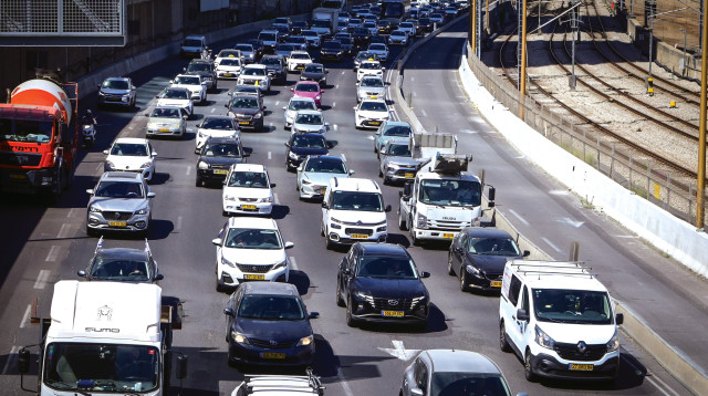 פקק תנועה באיילון (צילום: אבשלום ששוני)