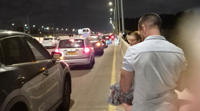 שיגור למרכז מתימן  (צילום: אבשלום ששוני)