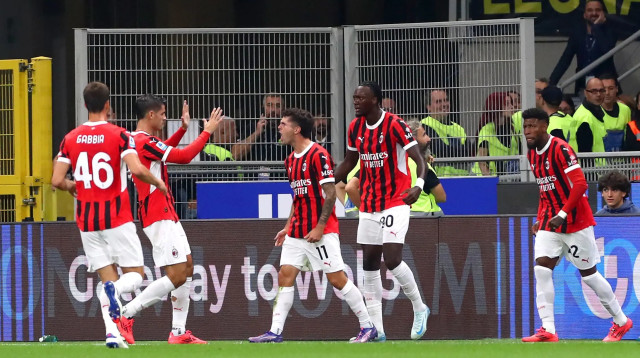 שחקני מילאן חוגגים עם כריסטיאן פוליסיץ' (צילום: GettyImages, Marco Luzzani)