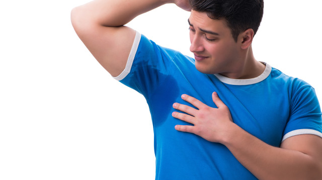 תריחי לו את בית השחי לחשק מיני מוגבר (צילום: אינג'אימג')