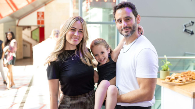 גלעד שלמור, אדווה דדון ובתם אילן. מתוקים (צילום: עידו נחליאלי)