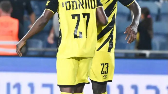 תמיכה גדולה ביציעים. טוומאסי וג'ורג' (צילום: ברני ארדוב)