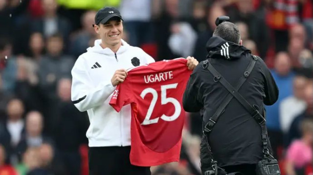 הוצג באולד טראפורד. אוגרטה (צילום: GettyImages)