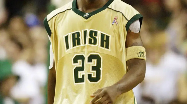 12 בדצמבר 2002: לברון ג'יימס שחקן סנט וינסנט-סנט מרי (צילום: GettyImages, Tom Pidgeon)