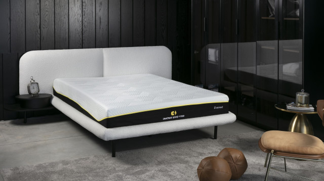 מזרן ויסקו קיבוץ השלושה (צילום: אלעד גונן)