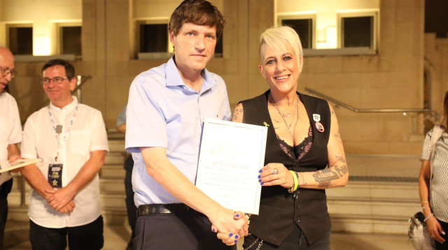 סי היימן, רמי גרינברג (צילום: דוברות עיריית פתח תקווה)