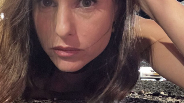 יעל אודם תחת מתקפת הטילים לצד הכביש (צילום: צילום מסך מתוך האינסטגרם)