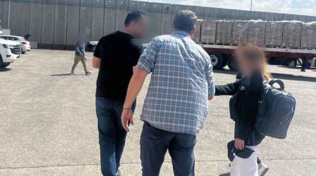 חילוץ צעירה יזידית מרצועת עזה (צילום: דובר צה"ל)