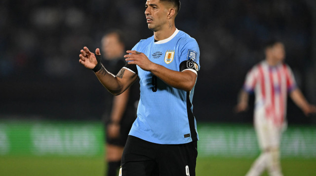 לואיס סוארס במדי נבחרת אורוגוואי (צילום: GettyImages, EITAN ABRAMOVICH/AFP)