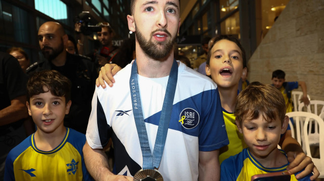 ארטיום דולגופיאט מדליסט כסף, פריז 2024 (צילום: דני מרון)