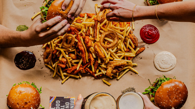 המבורג, על הנייר  (צילום: אליאור רווה)