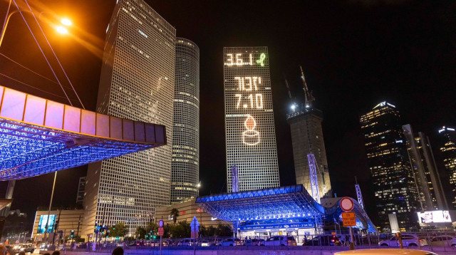 בעזריאלי תל אביב מציינים את ה-7 באוקטובר (צילום: ערן לם)