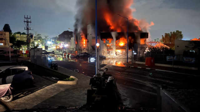 תיעוד בלעדי של צוות הטנק בפיקוד מח״ט 401 מתחנת המשטרה בעיר שדרות בשבעה באוקטובר (צילום: דובר צה"ל)