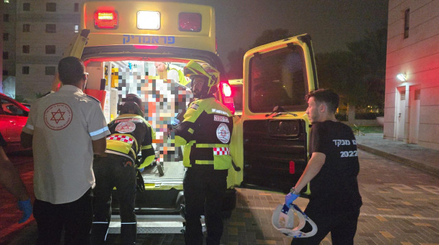 זירת אירוע הנפילה בפתח תקווה (צילום: תיעוד מבצעי מד"א)