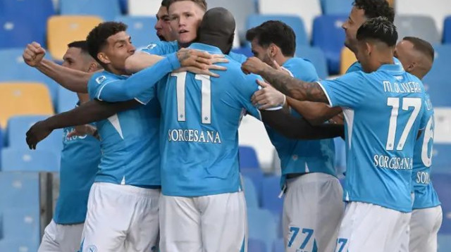 נאפולי חוגגת את השער הנדיר של מקטומיניי (צילום: GettyImages, Francesco Pecoraro)