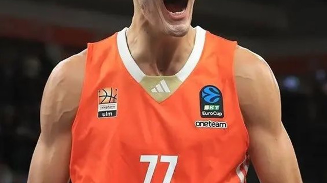 שחקן אולם בן שרף (צילום: אתר רשמי, Ratiopharm Ulm)