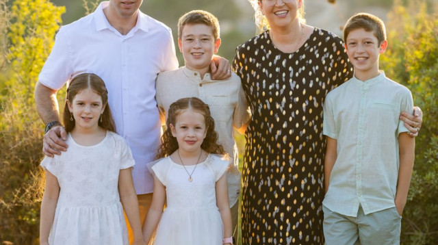 אורטל שוורץ ומשפחתה (צילום: ספי ברגר)