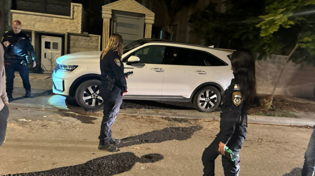 ירי לעבר רכבו של ראש עיריית רהט (צילום: באדיבות המצלם)