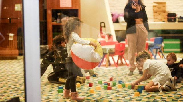 מפונים מקיבוץ מפלסים  (צילום: שלומי יוסף)