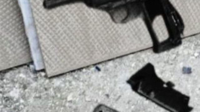 האקדח שנתפס בסחנין (צילום: דוברות המשטרה)