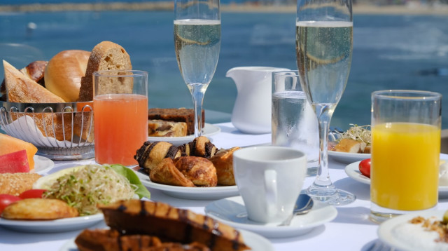 קרלטון ארוחת בוקר על הים (צילום: וירג'יני קליפה)