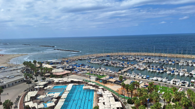 קרלטון, נוף מרהיב מהקומה ה-13 (צילום: ליהי רון)