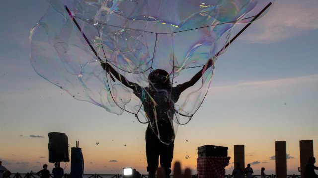 מופעי אומני רחוב בגן הלאומי קיסריה  (צילום: דור פזואלו, רשות הטבע והגנים)