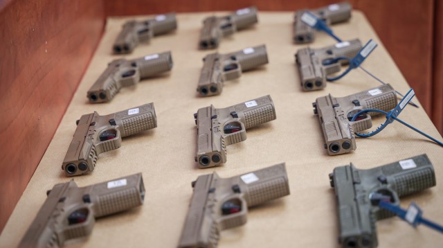 30 אמצעי לחימה נתפסו מאז ראש השנה (צילום: דוברות המשטרה)