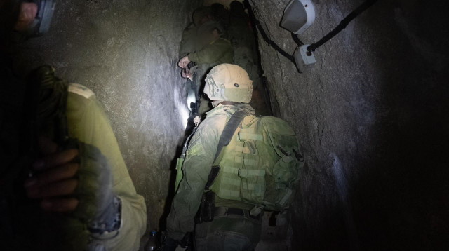 כוחות צה''ל במנהרה שאורכה כ-800 מטרים בדרום לבנון (צילום: דובר צה"ל)