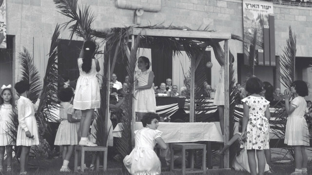חגיגות סוכות בצילום הוותיק ביותר של אברהם מלבסקי (צילום: יח"ץ קק"ל)