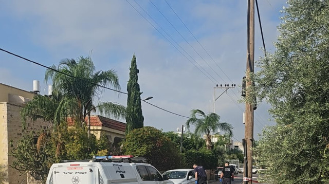 זירת הרצח בכפר קרע (צילום: דוברות המשטרה)