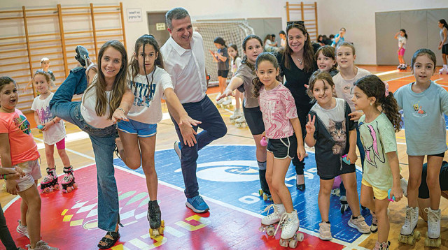 מסגרת של מפעלי בית עמנואל  (צילום: עיריית רמת גן)