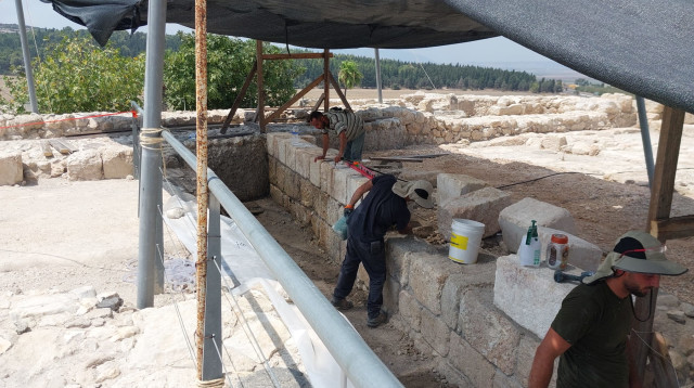 שימור תל מגידו (צילום: לוסי יוסף רשות הטבע והגנים)