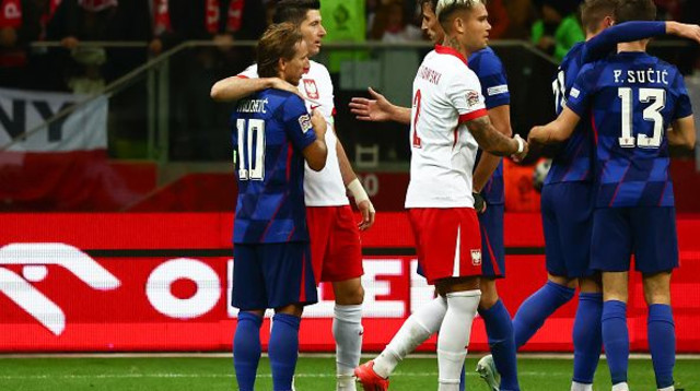 לוקה מודריץ, רוברט לבנדובסקי (צילום: Getty Images / Stringer)