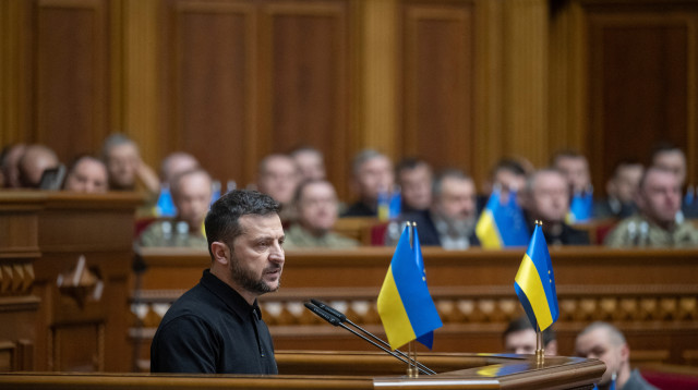 ולדימיר זלנסקי נואם בפרלמנט האוקראיני (צילום: רויטרס)