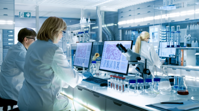 ניסויים במעבדה, אילוסטרציה (צילום: שאטרסטוק)