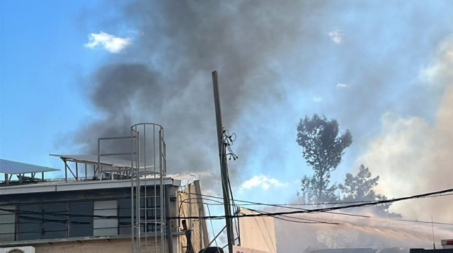 עשן בשלומי, אזור נפילת פריטי האמל"ח (צילום: רשתות חברתיות, שימוש לפי סעיף 27 א')