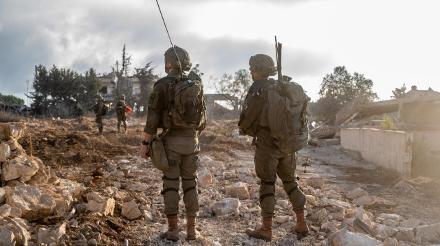 השמידו פירים ובהם ציוד לחימה. צוות חטיבה 7 בדרום לבנון (צילום: דובר צהל)