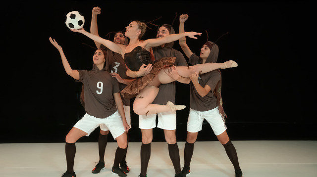 מופע החלומות של ג'וקלינה בלרינה ורקדני הכדורגל (צילום: אפרת מזור)