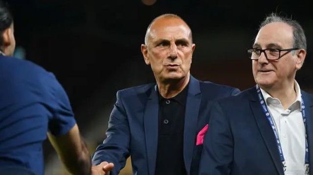 "אי אפשר לשחרר 25 שחקנים, אז העפתי אותו". דר זקריאן (צילום: GettyImages, Sylvain Thomas/FEP/Icon Sport)